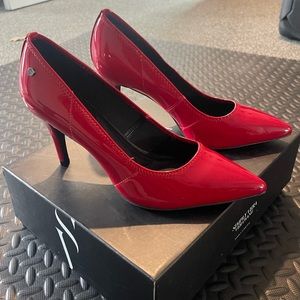 New memory foam Vera Wang Heels Women Size 9.5